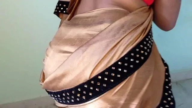 Desi hot sex Crude aunty having fun while riding a cock