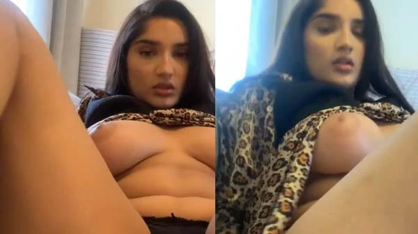 Exposing Breasts in Rajasthani Sex Video