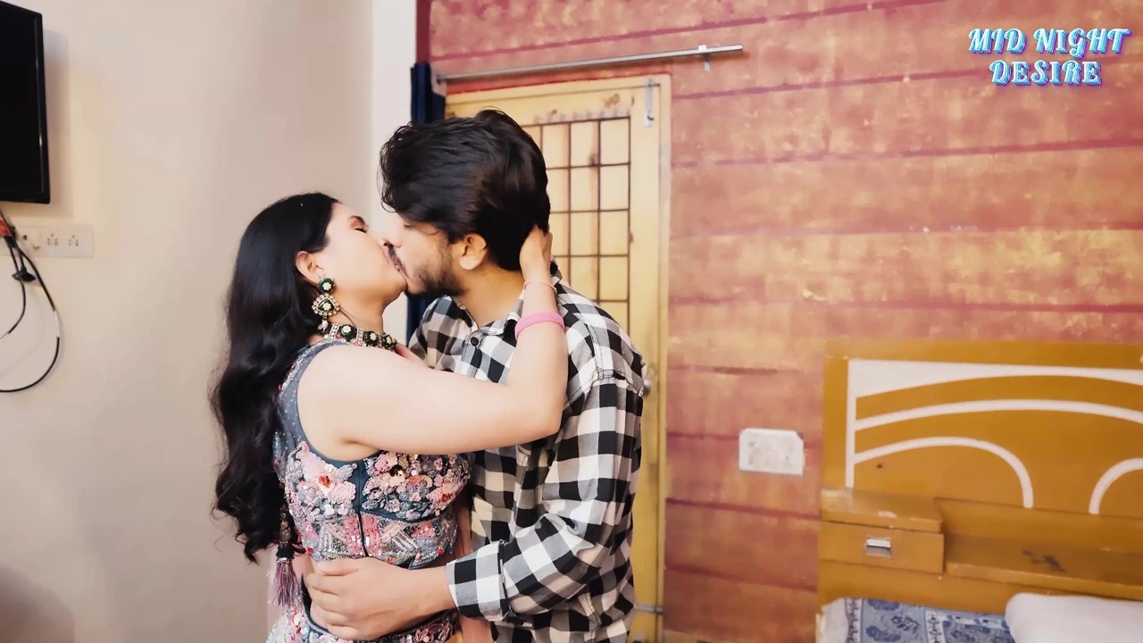 Collage Girlfriend Seduces Boyfriend in Bedroom